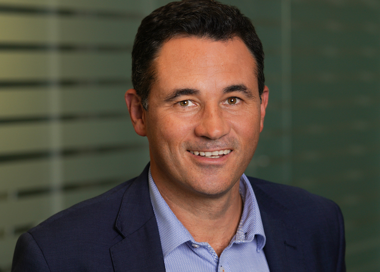 Lumiant, Santiago Burridge